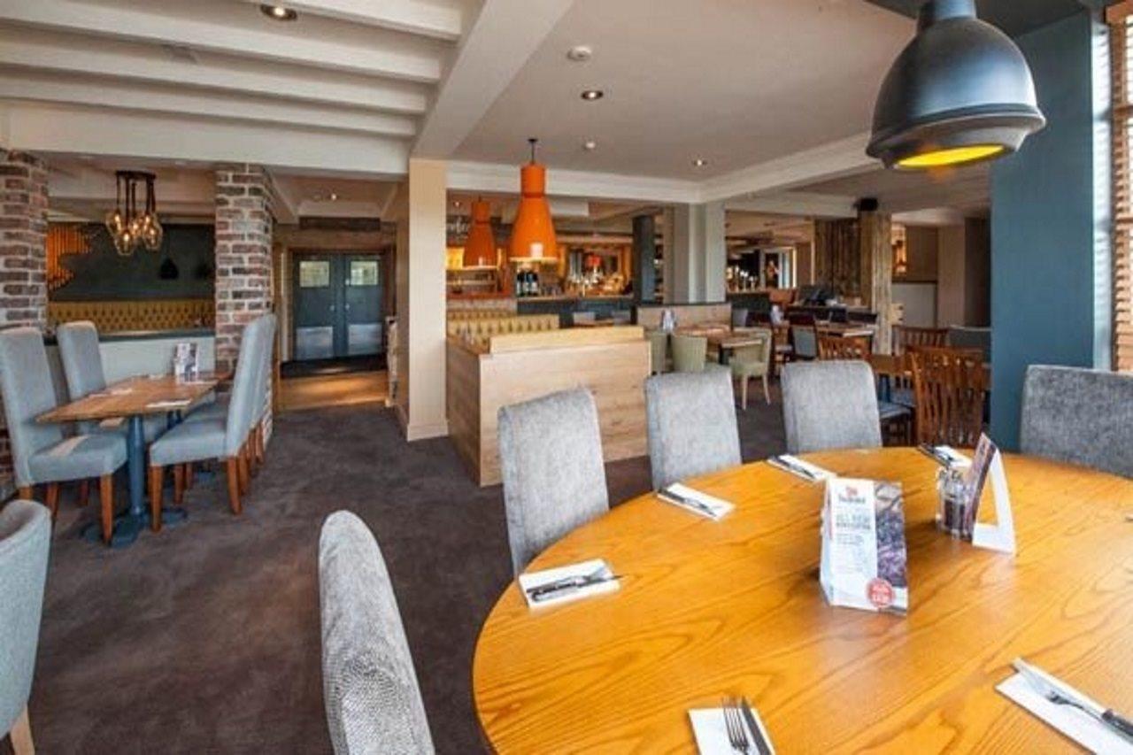 Premier Inn Evesham Bagian luar foto