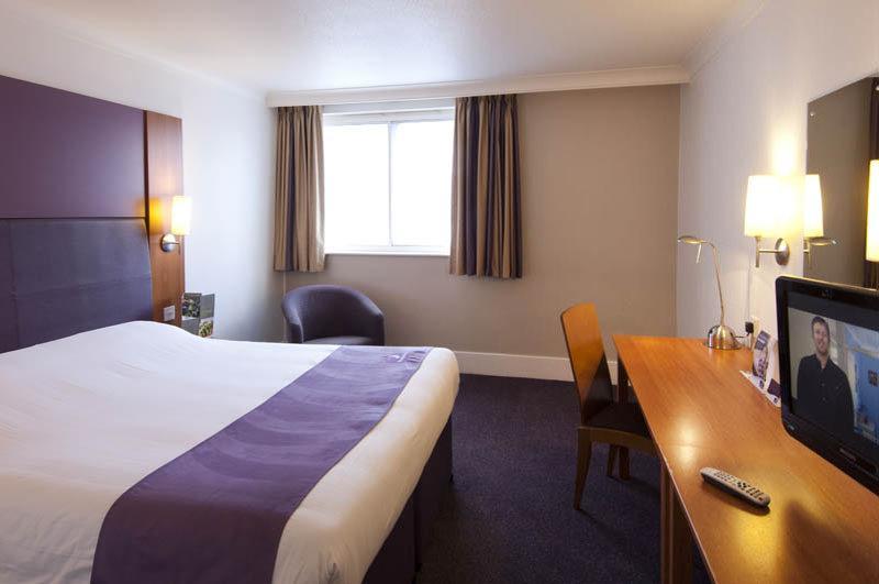 Premier Inn Evesham Bagian luar foto