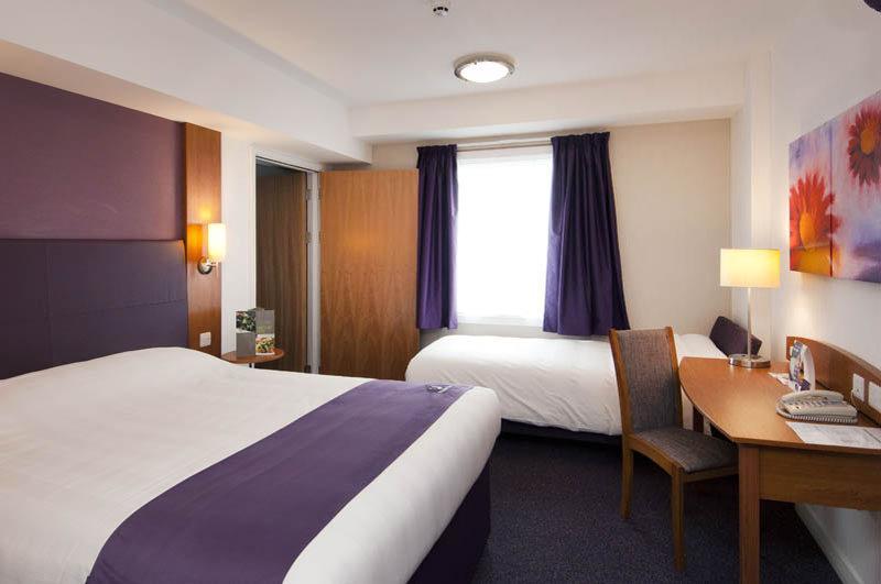 Premier Inn Evesham Bagian luar foto