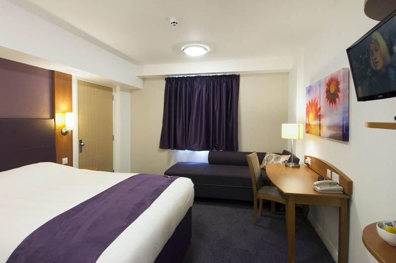 Premier Inn Evesham Bagian luar foto